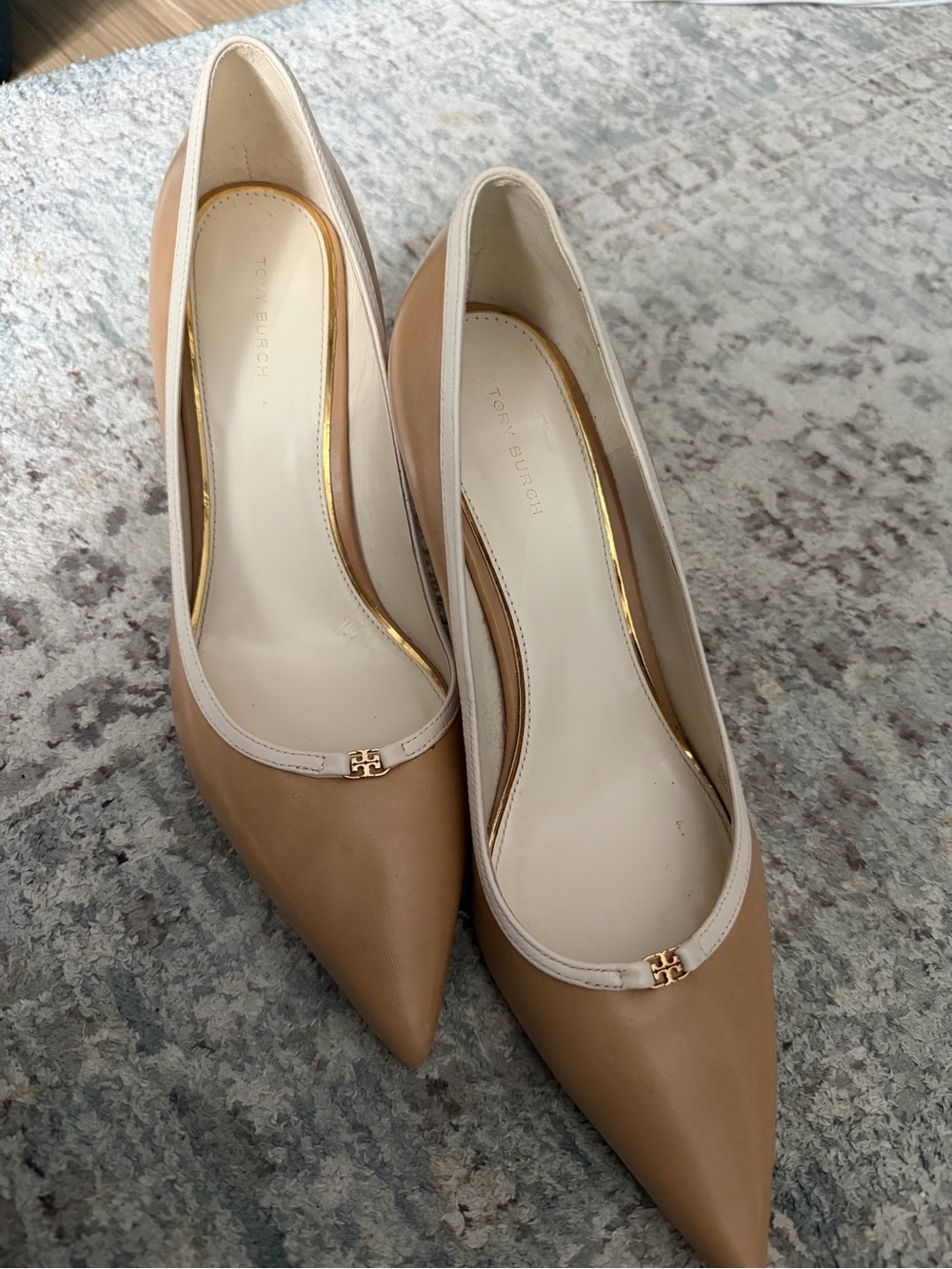 Tory Burch Tan and Cream Pointed-Toe Leather Heels